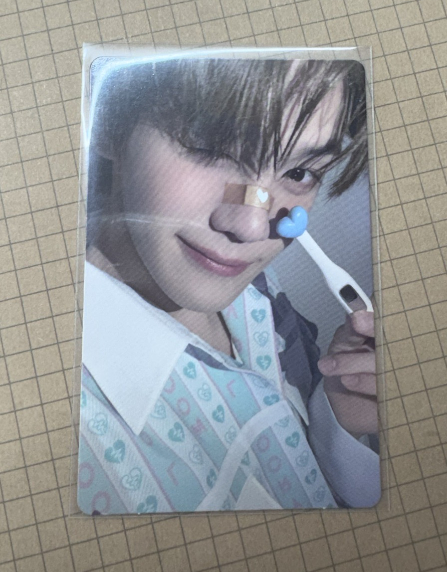 拿溫度計幫你量體溫