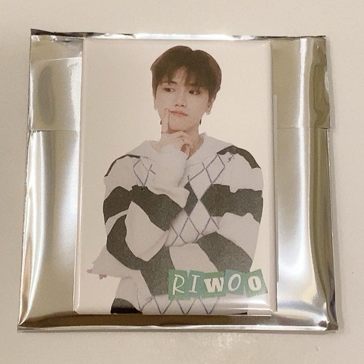 李常赫 riwoo 咖啡廳 徽章