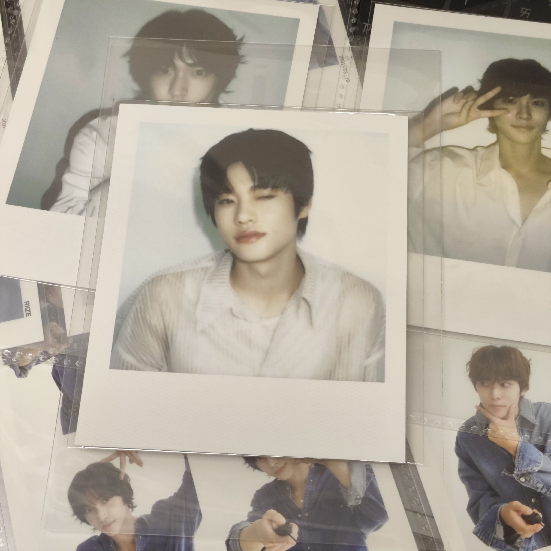 Sohee 2024 年曆隨機拍立得