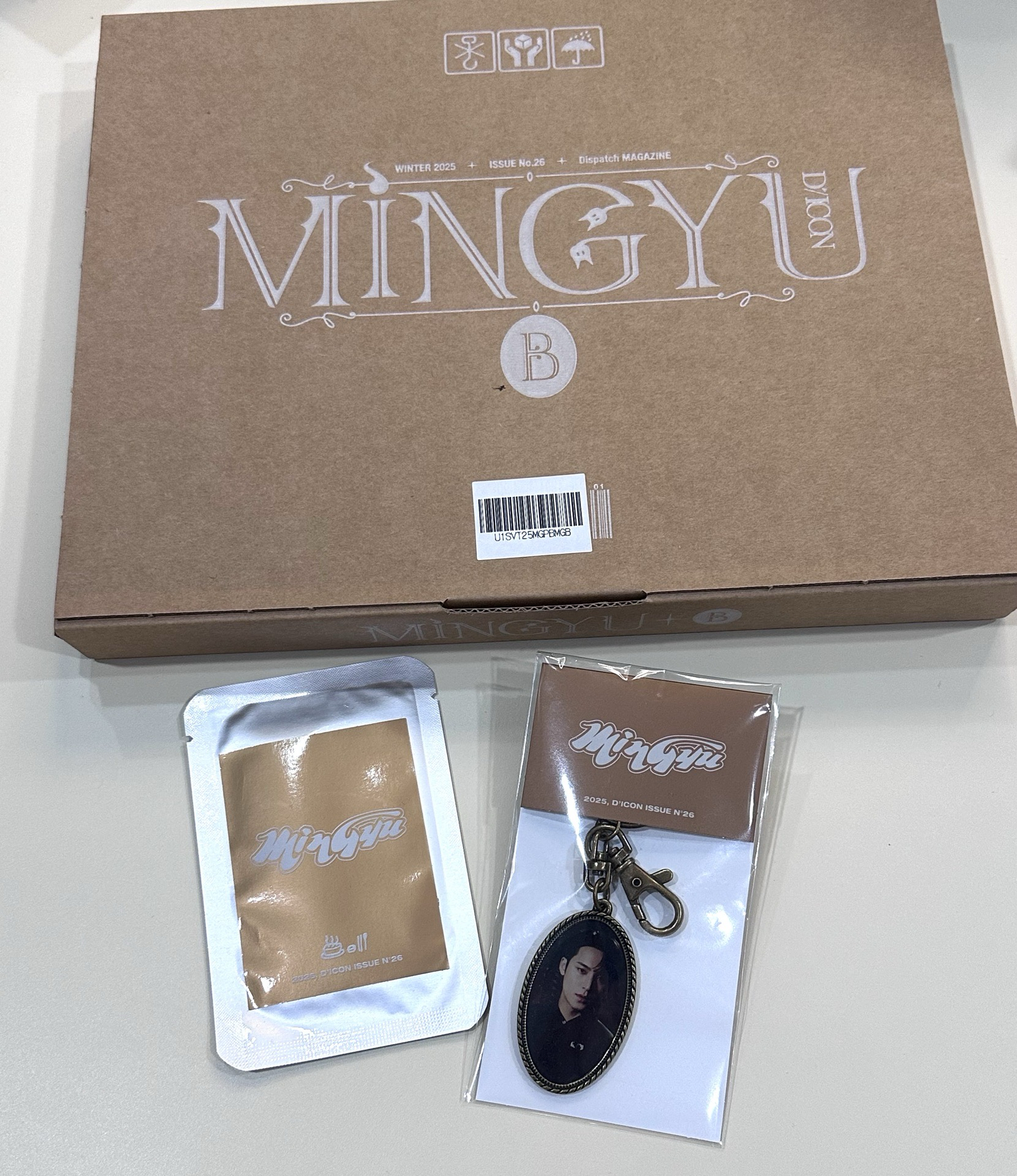 DICON 盒子+B版小卡四張+吊飾 金珉奎