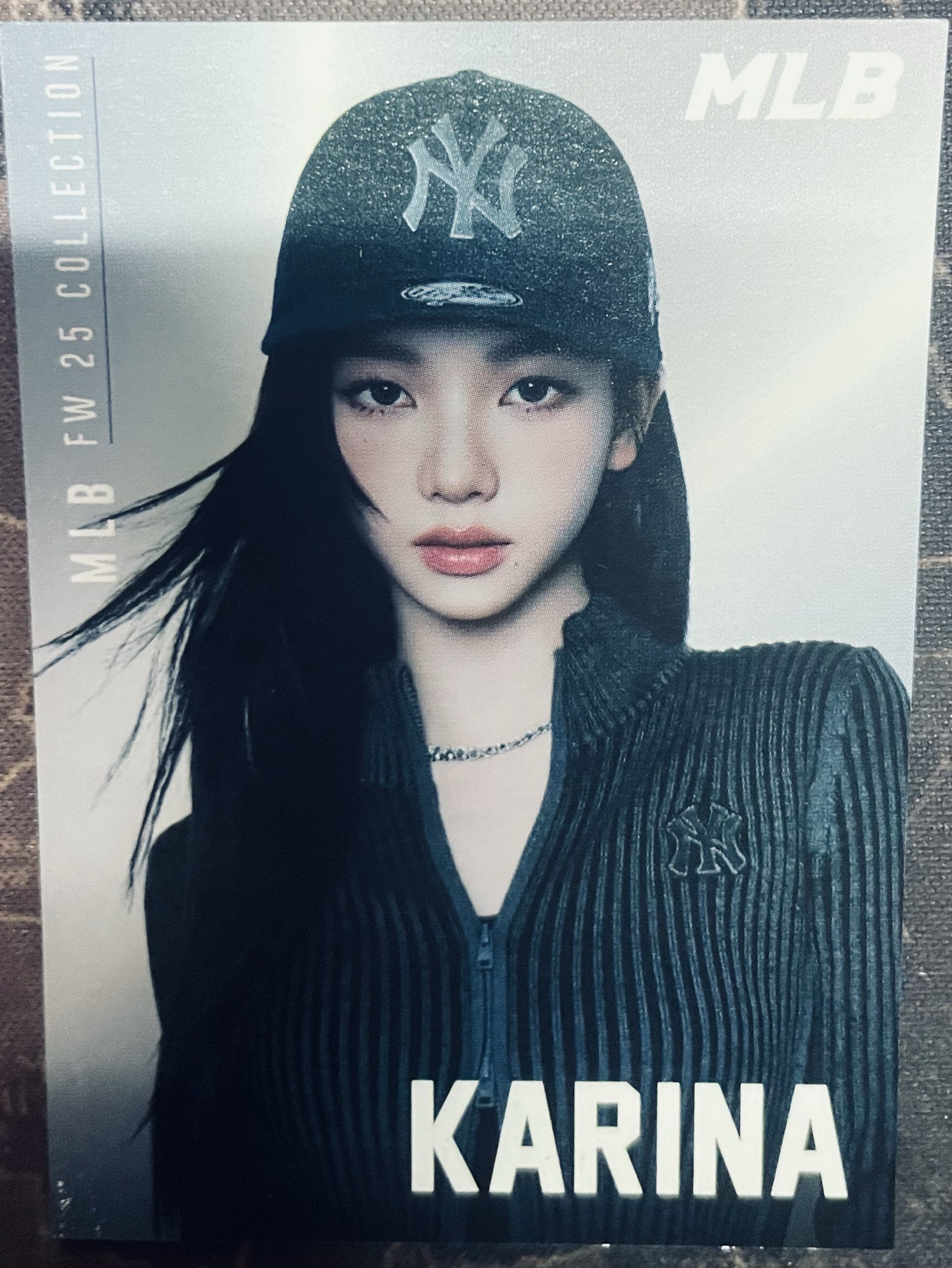Karina MLB簽名帽小卡