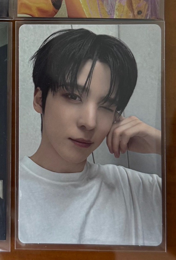 怎麼從旁邊三個長成這樣的綠茶小狗