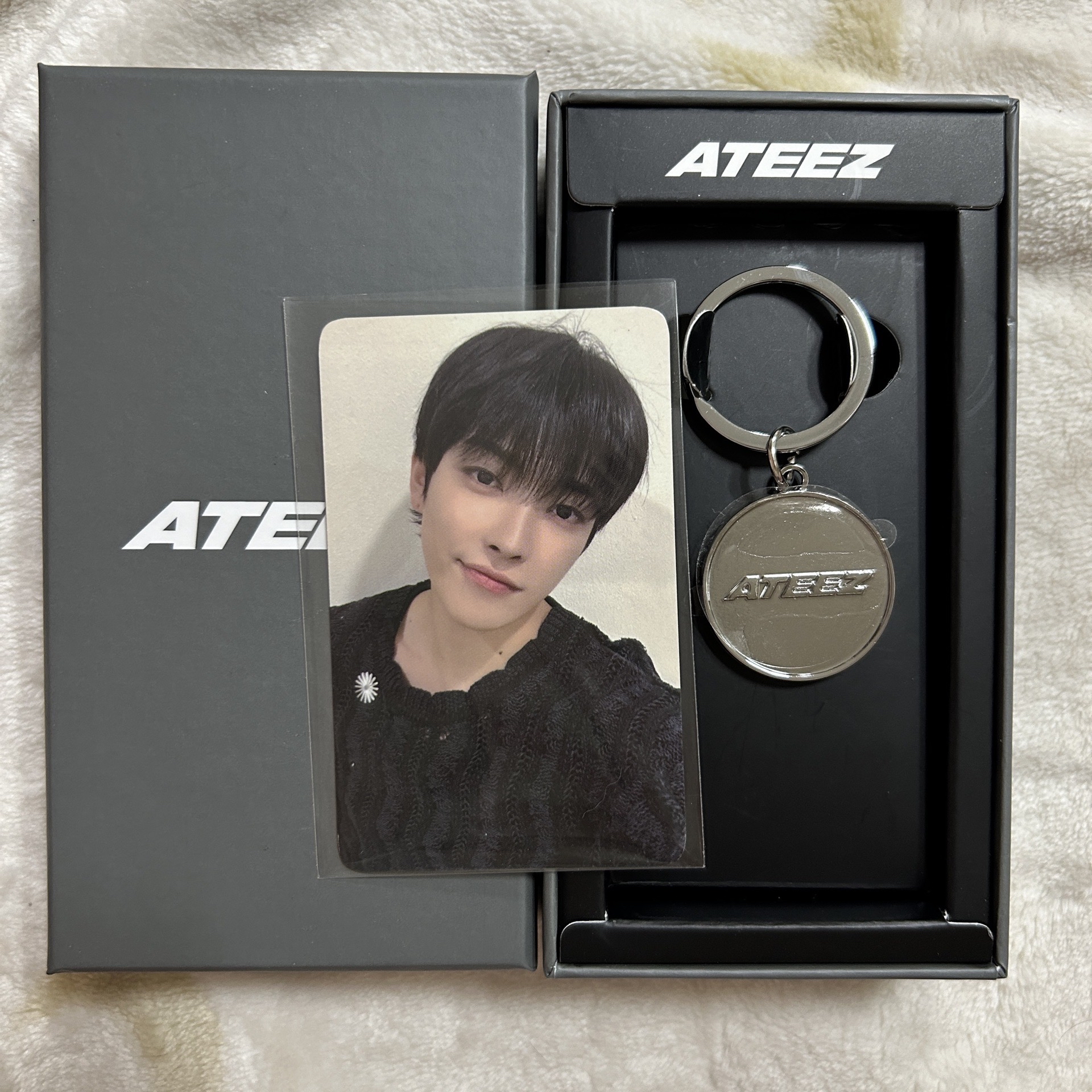 ATEEZ｜金弘中 8ROOM週年快閃滿額吊飾組 / IN YOUR FANTASY 周邊卡 