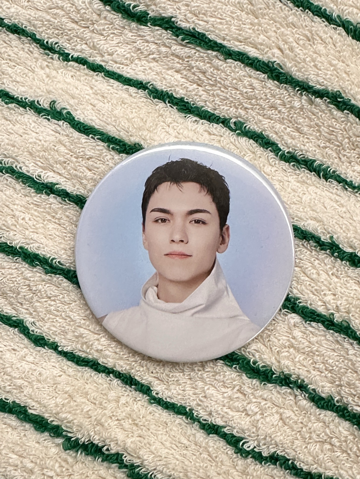 崔瀚率 Vernon New新巡徽章