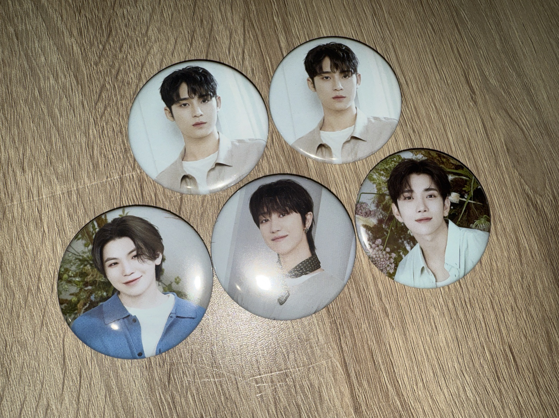 24 seventeen café徽章