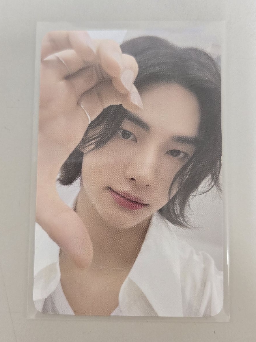 Hyunjin 2024年曆小卡