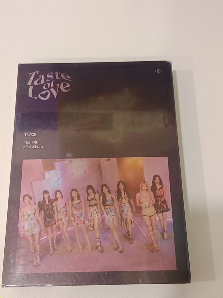 TWICE《Taste of Love》藍版