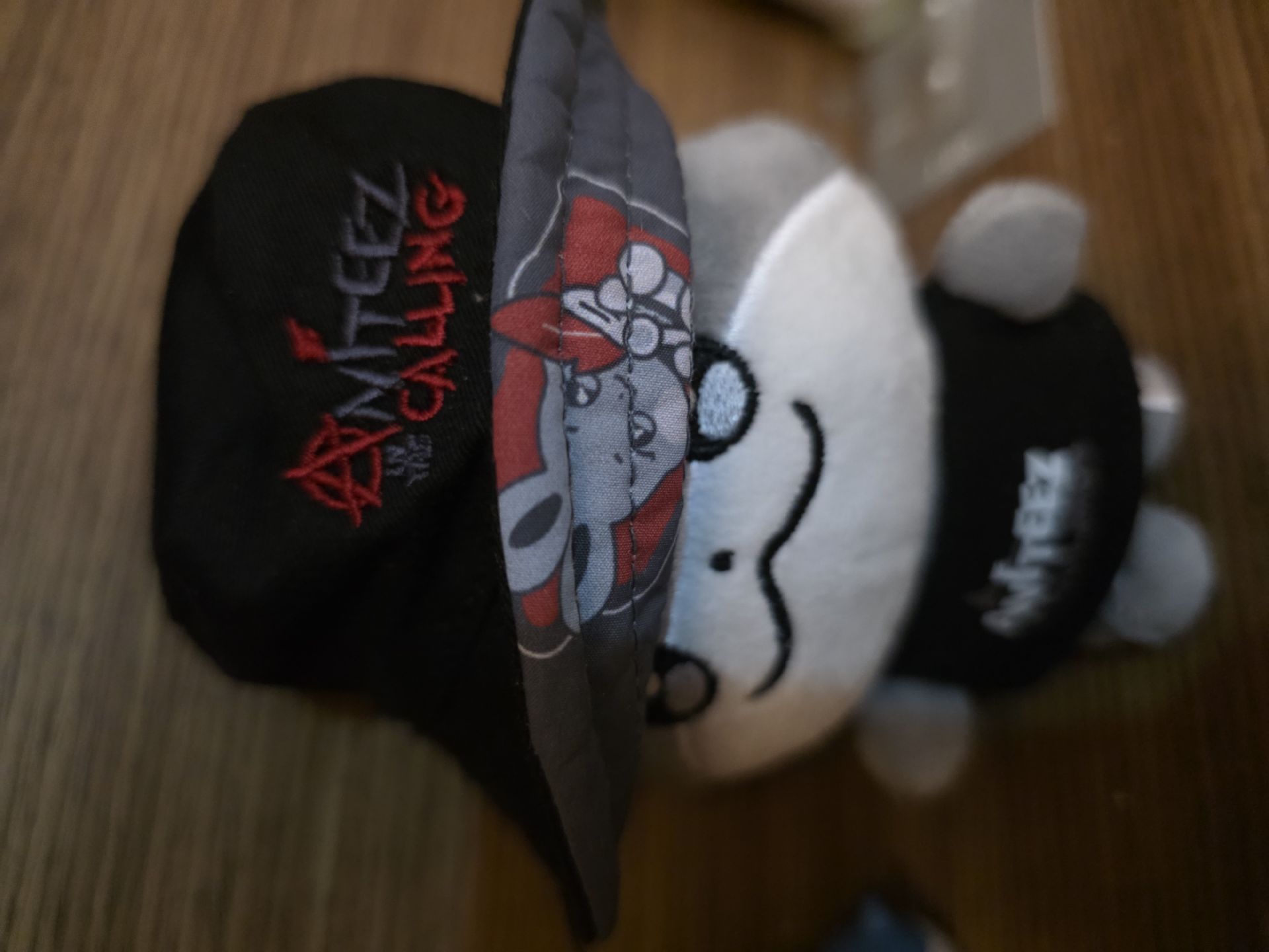 ANITEEZ IN THE CALLING BUCKET HAT KEYCHAIN 漁夫帽鑰匙圈 ⚠️盒損⚠️