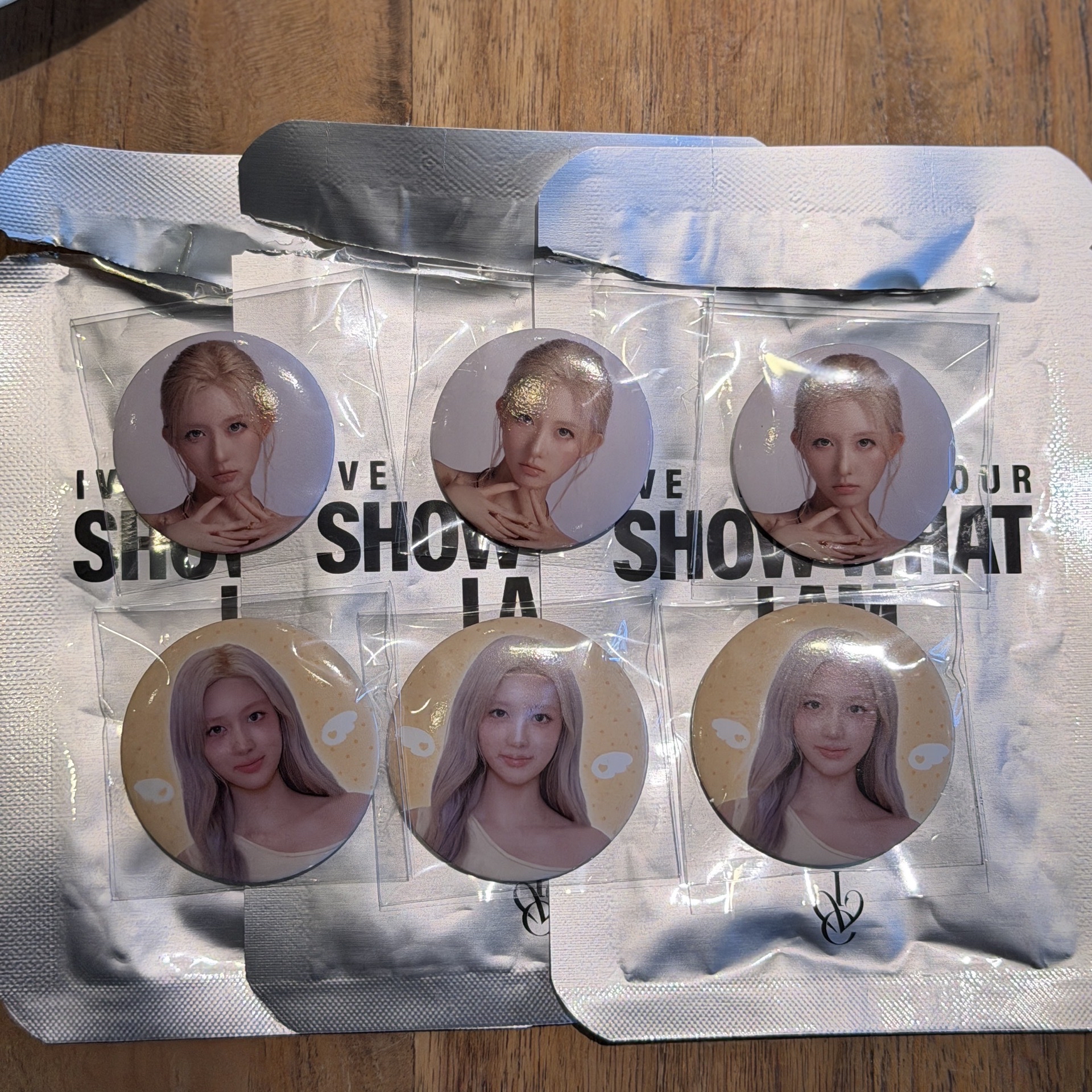 現貨 IVE二巡演唱會隨機徽章 秋天