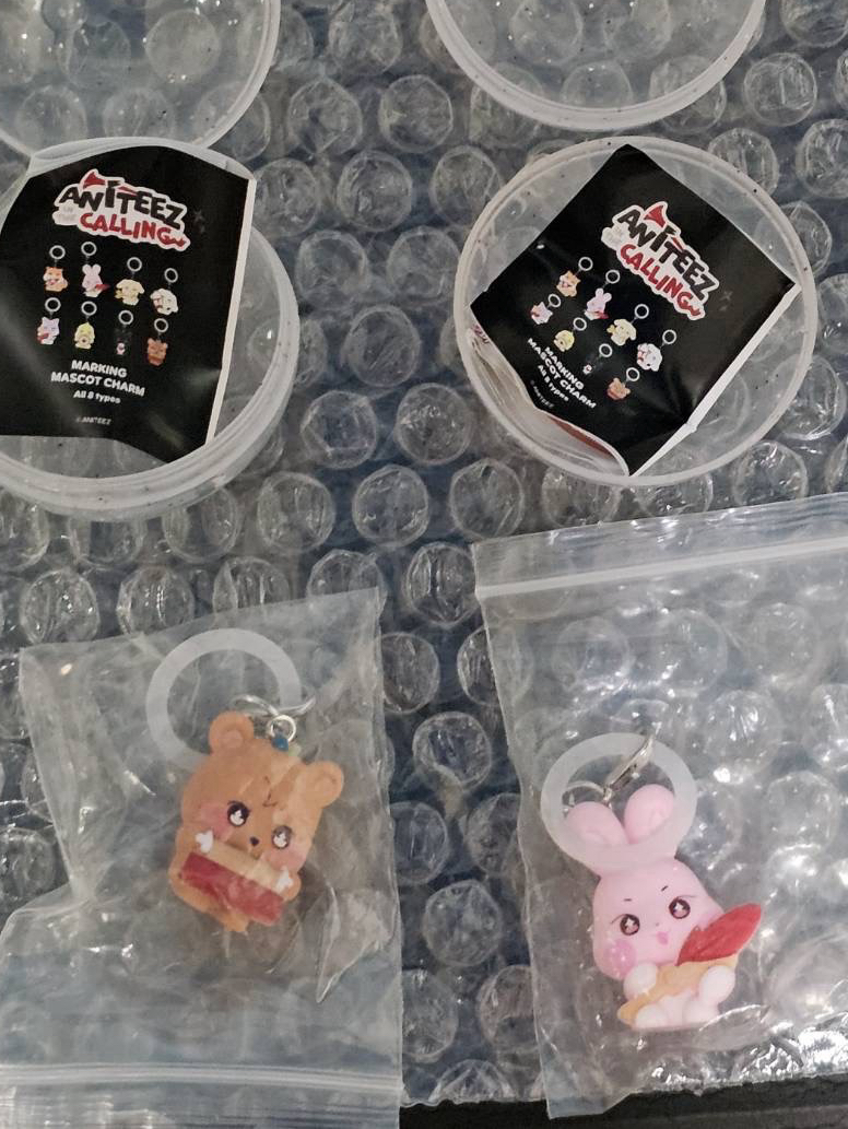 扭蛋隨機吊飾星（拼字有誤）