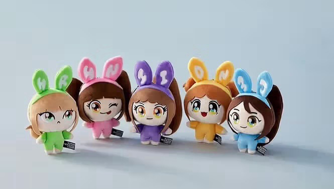 NewJeans 村上隆娃娃