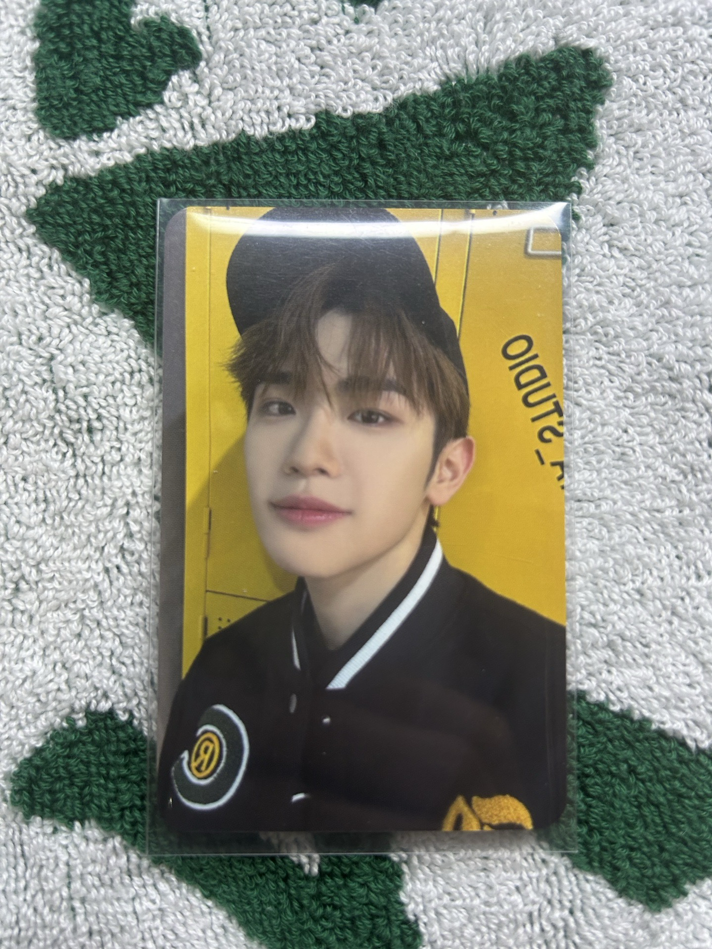 ZB1 金泰來-Romantic Crown 衣服卡