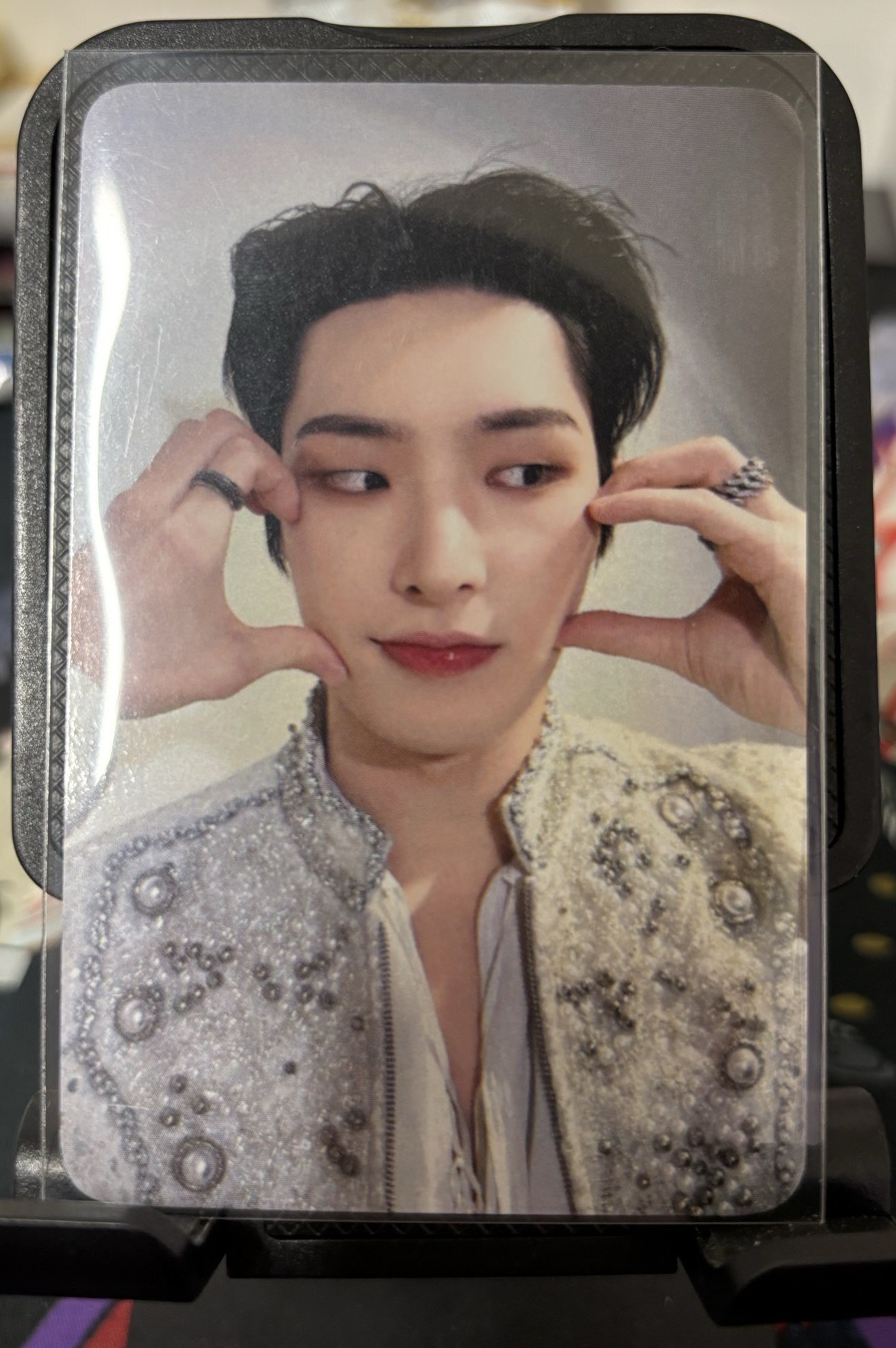 猜猜左邊是誰的手