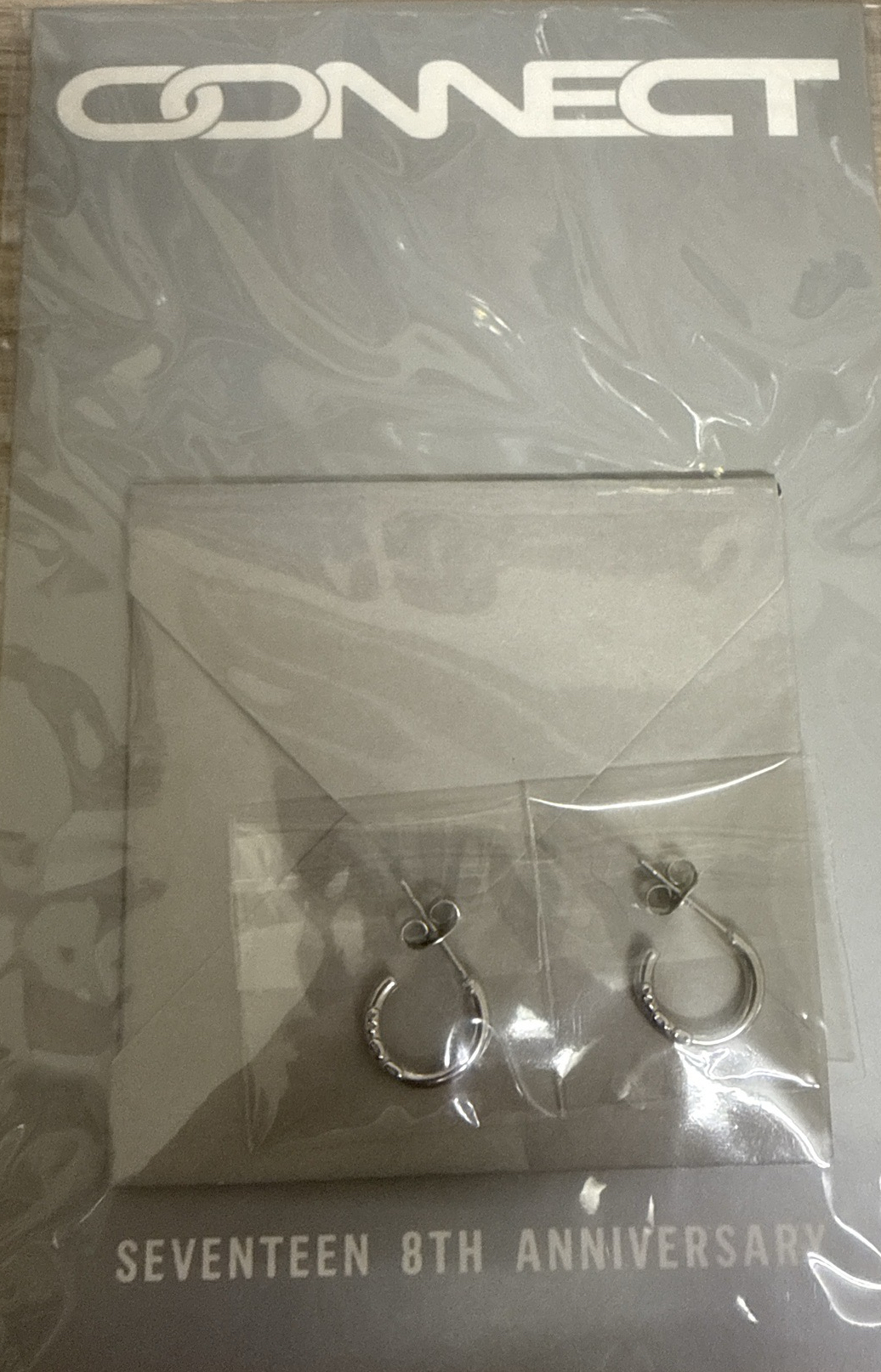 八週年耳環勝寛