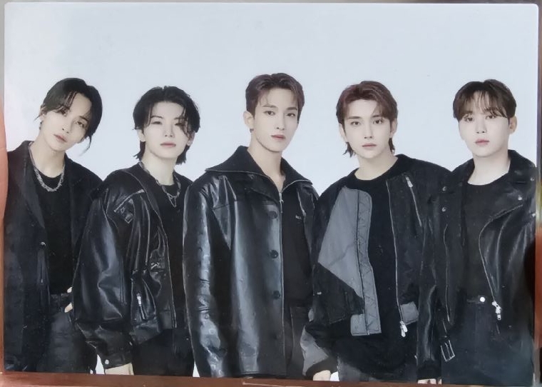 米色  （主唱隊）