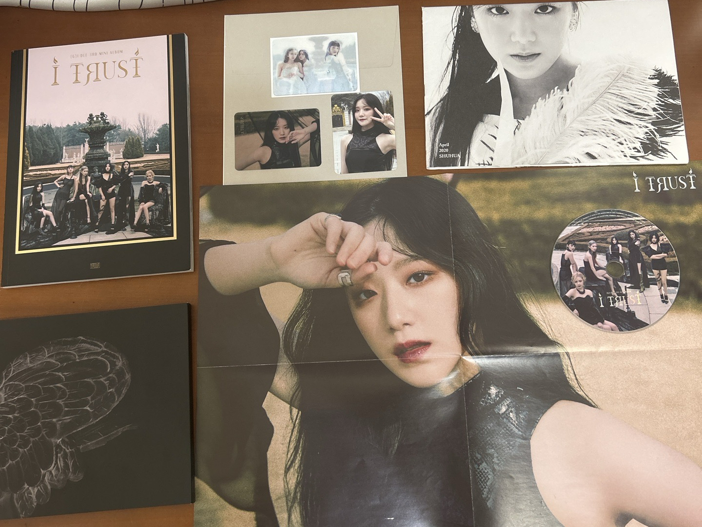 l TRUST 一套   lie+true