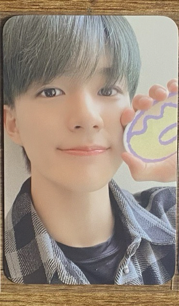 三麗鷗諾（拿貼紙）