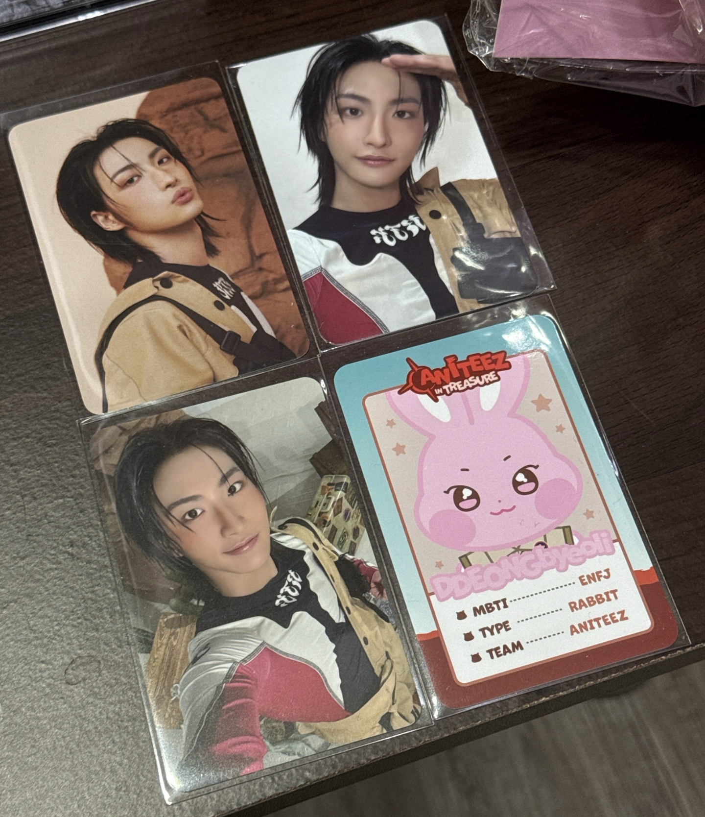 Treasure咚星手燈環+卡4張(綁賣場任100)