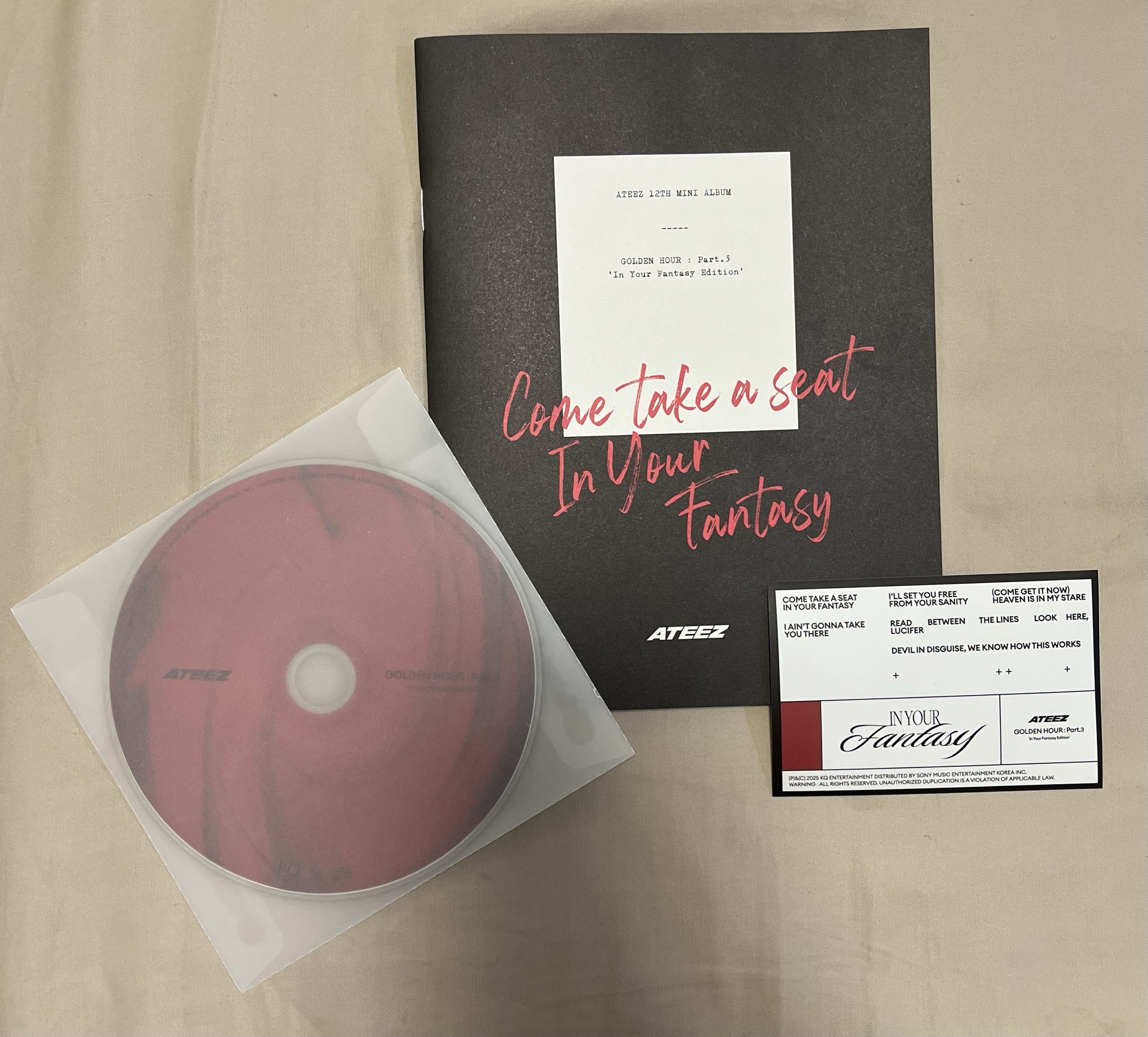 GOLDEN HOUR :  Part.3 In Your Fantasy 海報+明信片/歌詞本+CD+貼紙