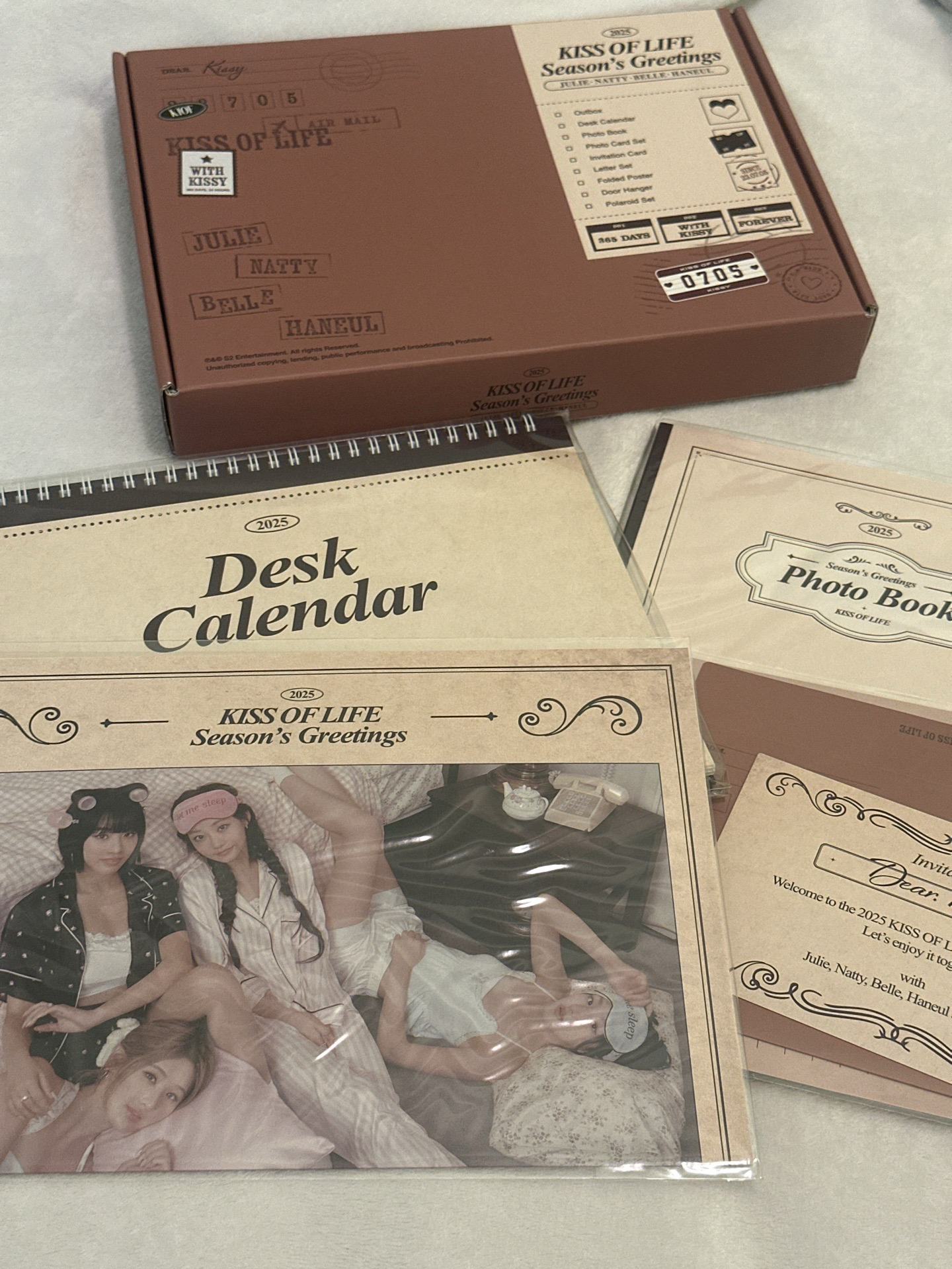 KISS OF LIFE 2025 season's greetings 