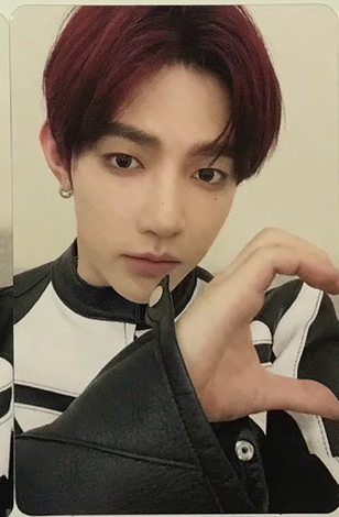 章昊日專專卡 左邊比心