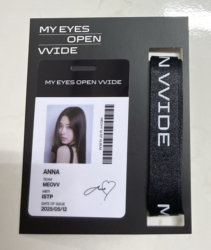 MEOVV 台北快閃店識別證（無小卡無sooin ）