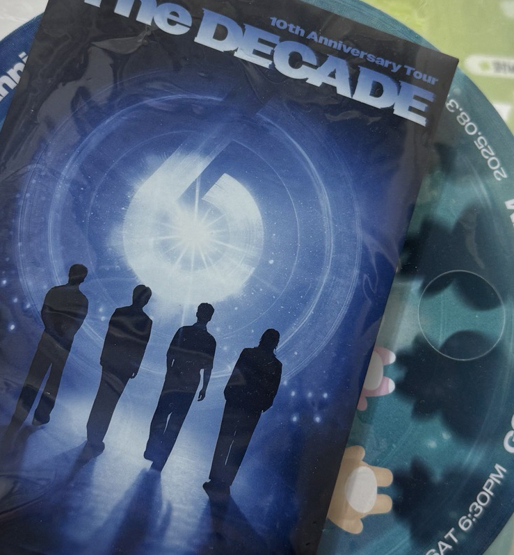 DAY6十週年會員禮明信片組（送扇子）