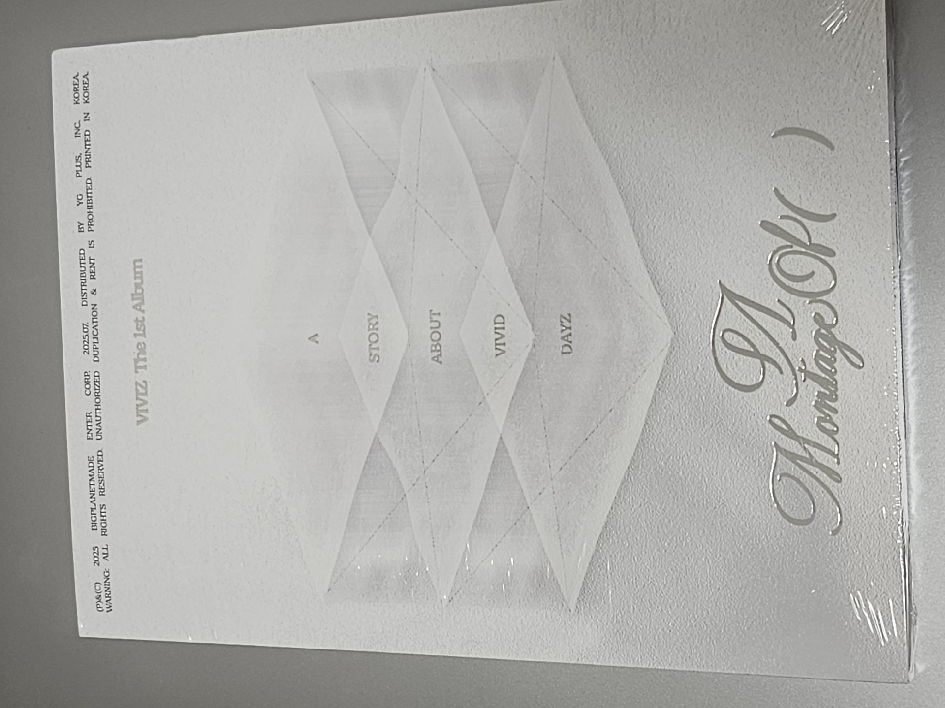 VIVIZ 正規一輯 白版