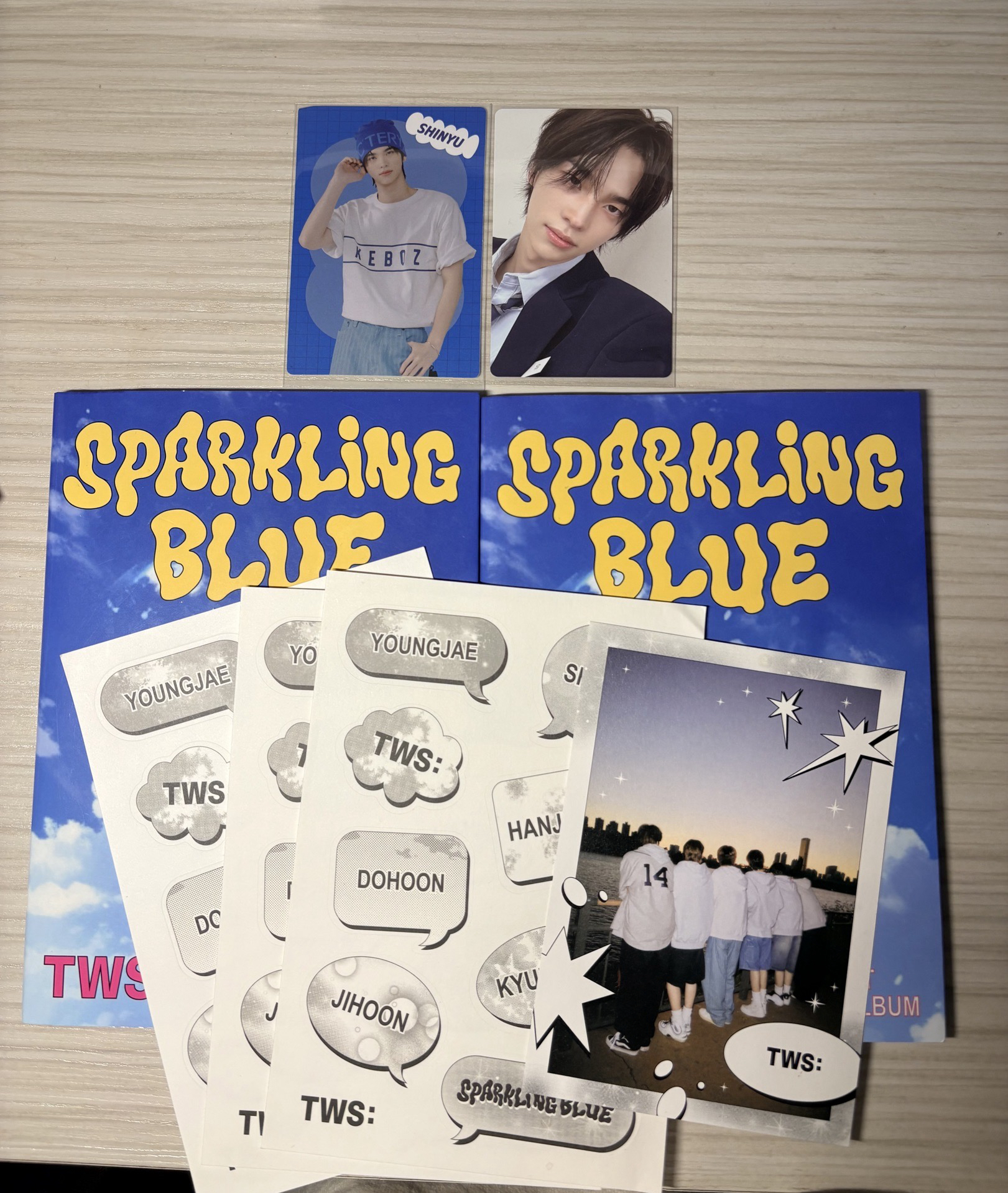 Tws 申惟餅乾卡+單曲電子專卡+2本空專+3張貼紙+1張明信片 整圖20‼️空專跟箱子是二手包材 其他都是新的！