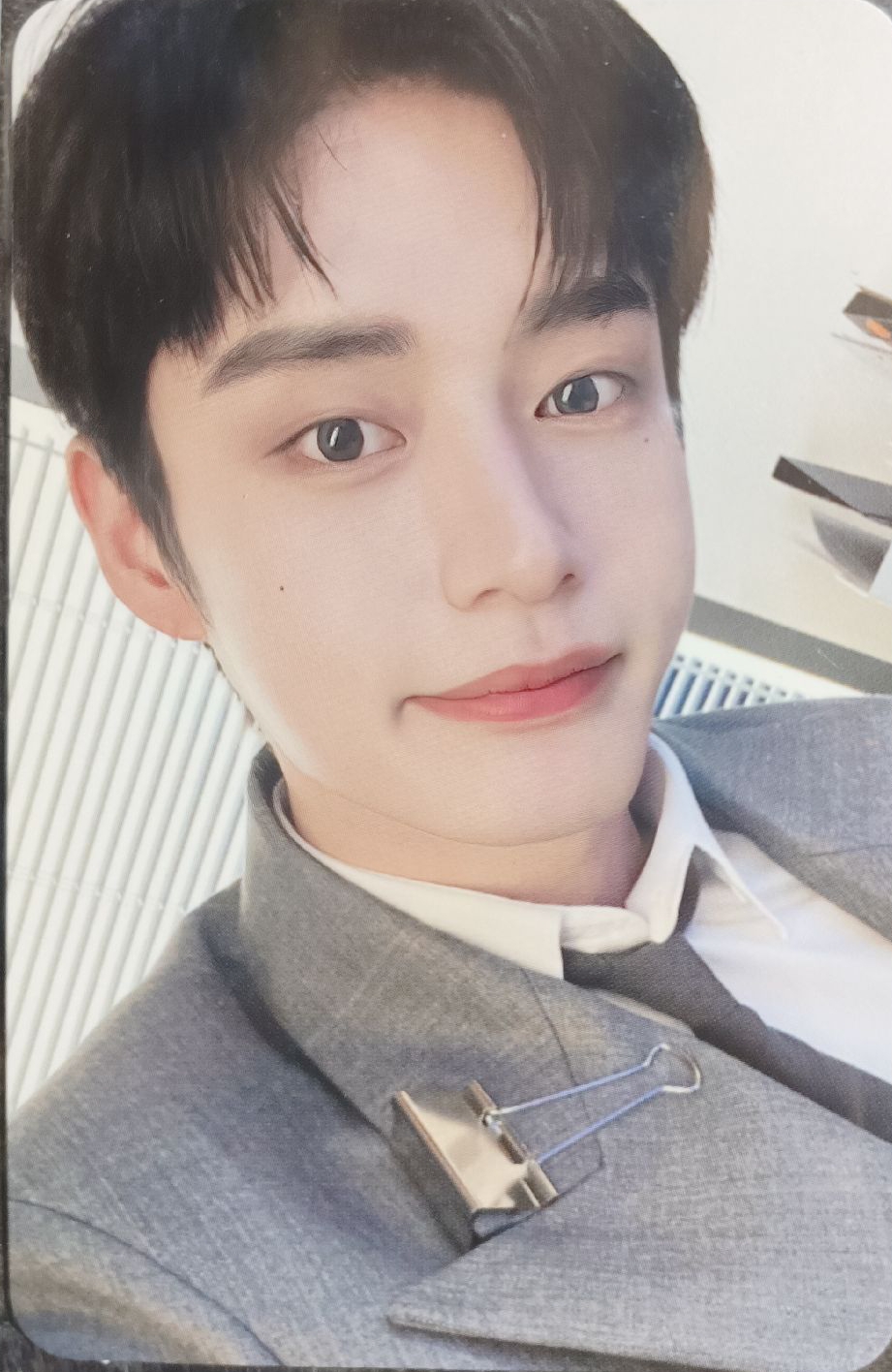 迷三電子專卡雄（西裝）