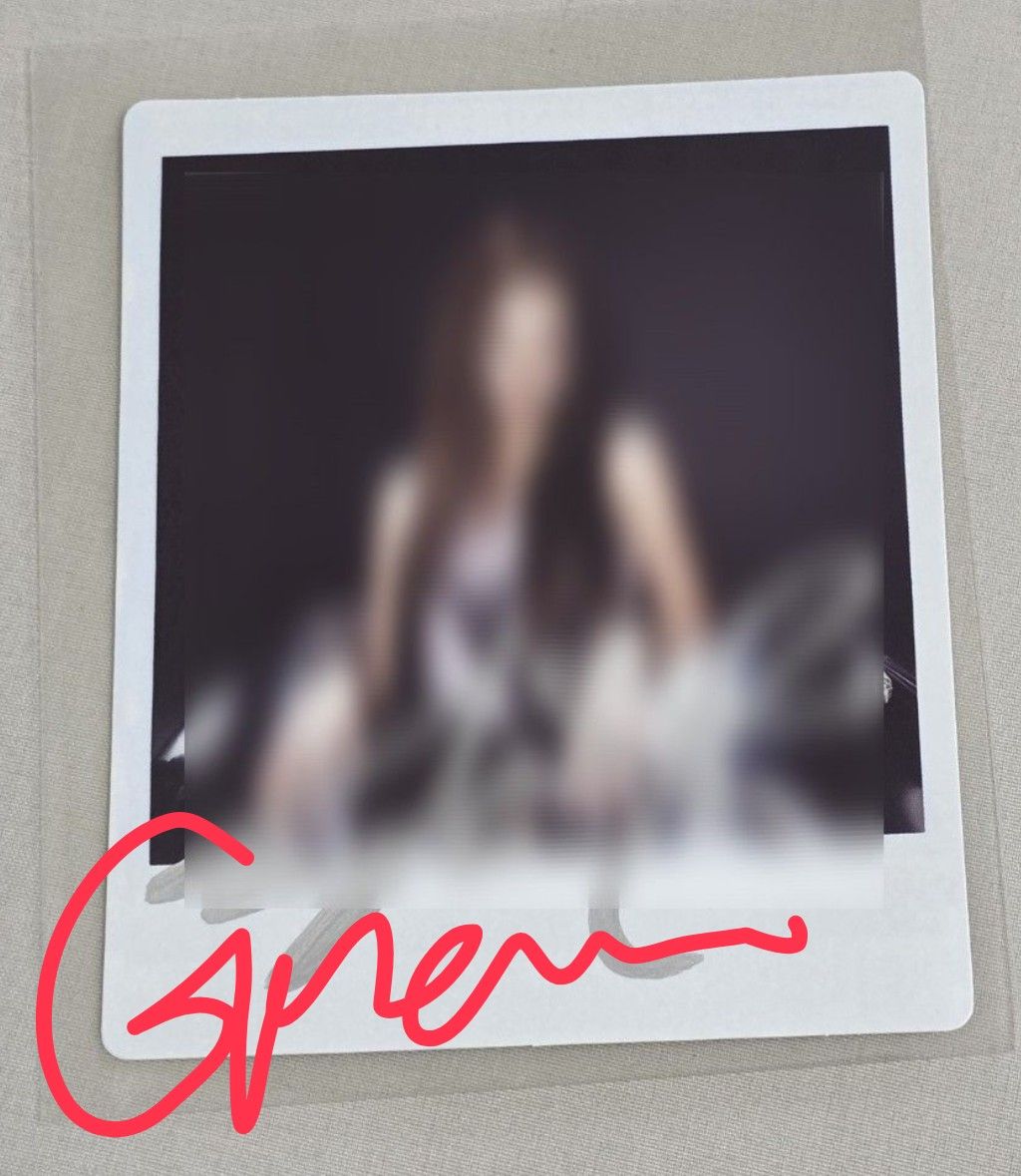 Jisoo 未公開親簽拍立得