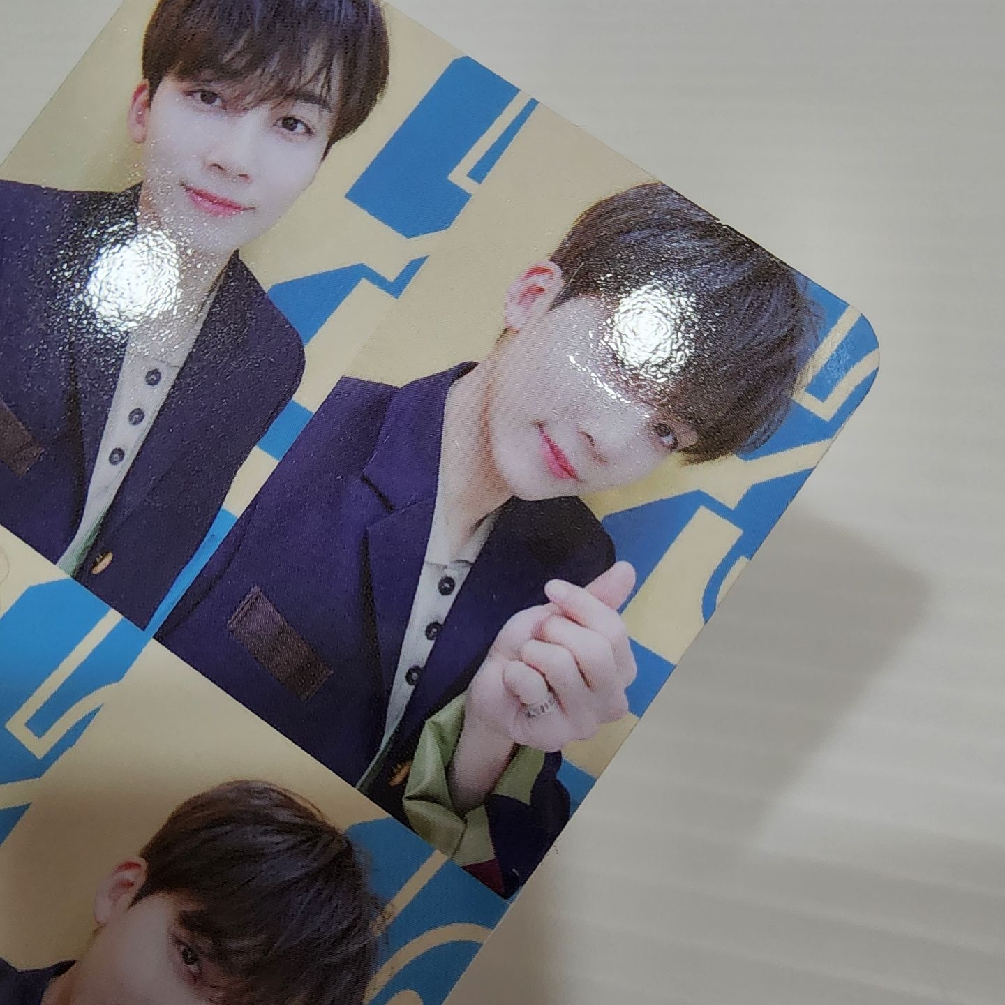 左上2張 四宮格微凹痕及直線💛