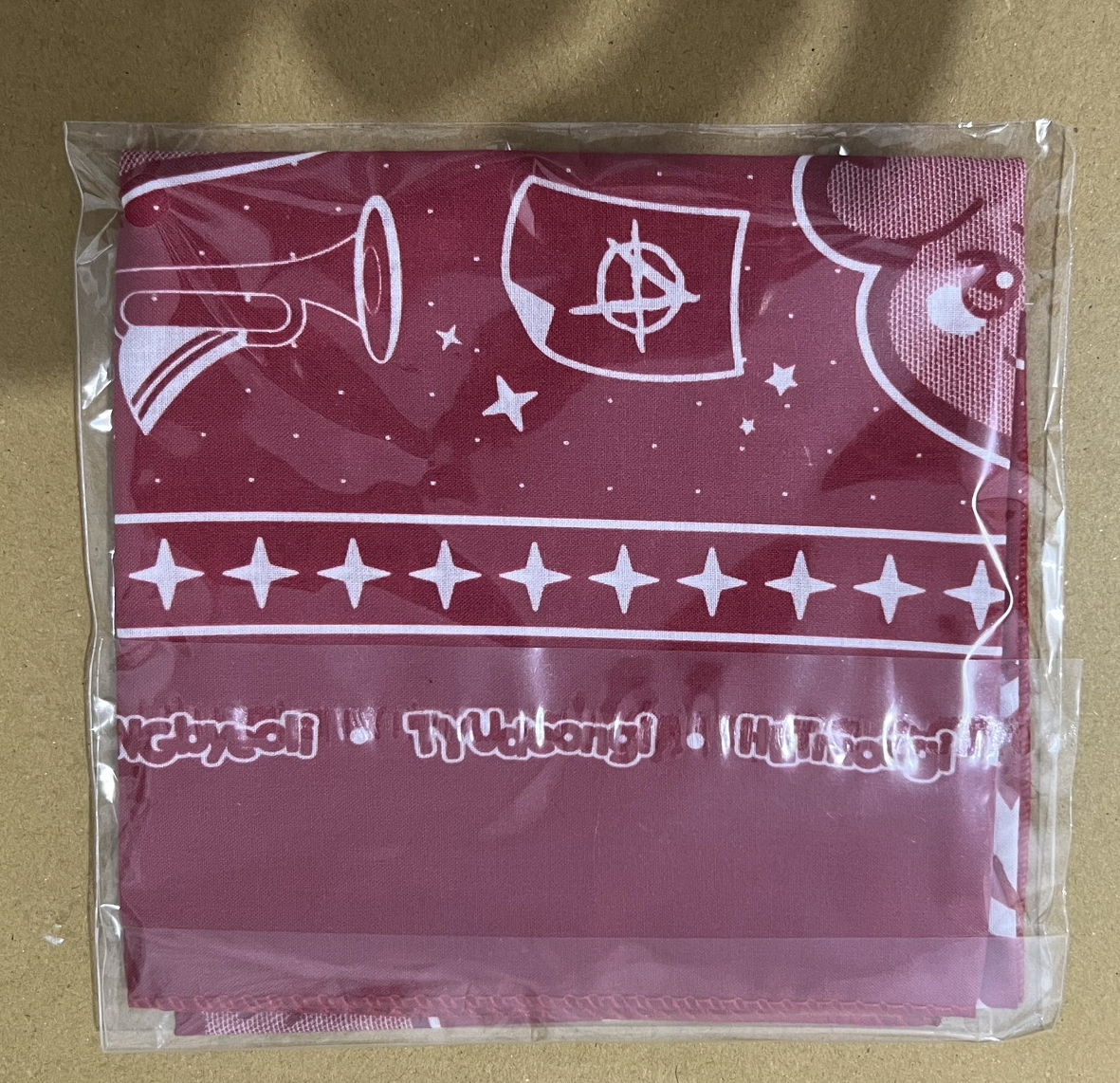 Aniteez in calling_ 紅方巾