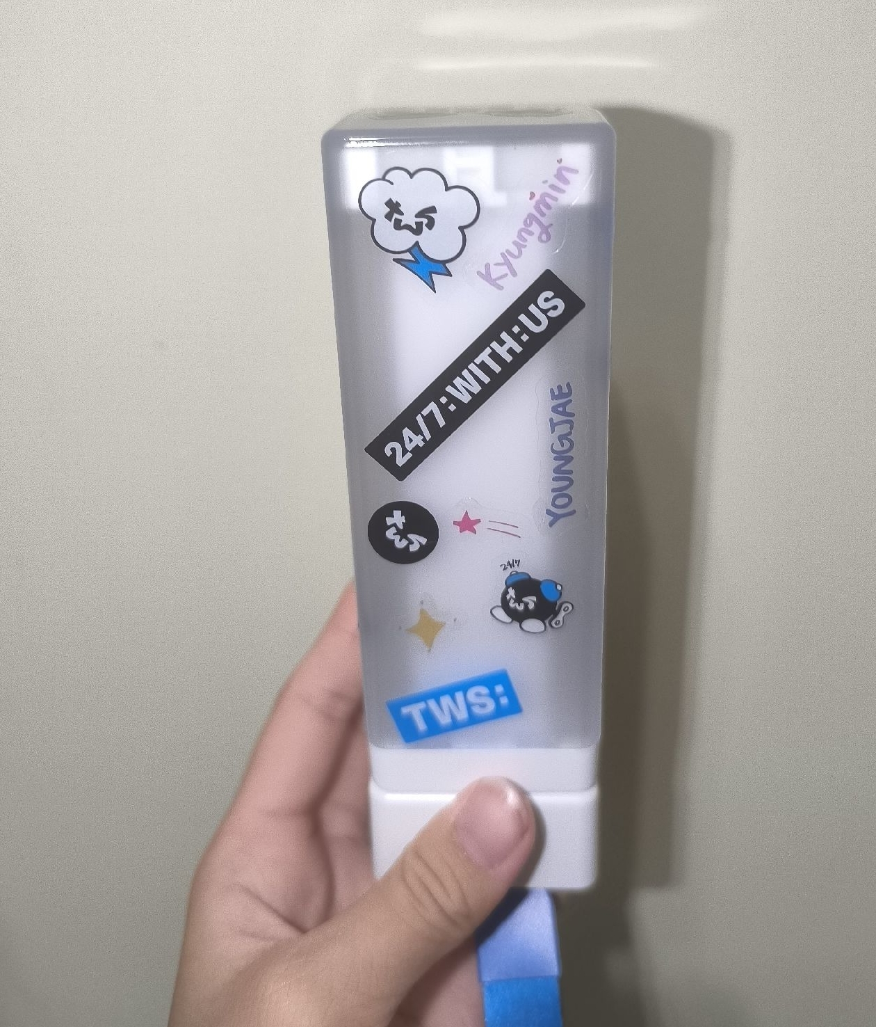 二手有貼過貼紙的手燈貼紙是申惟！