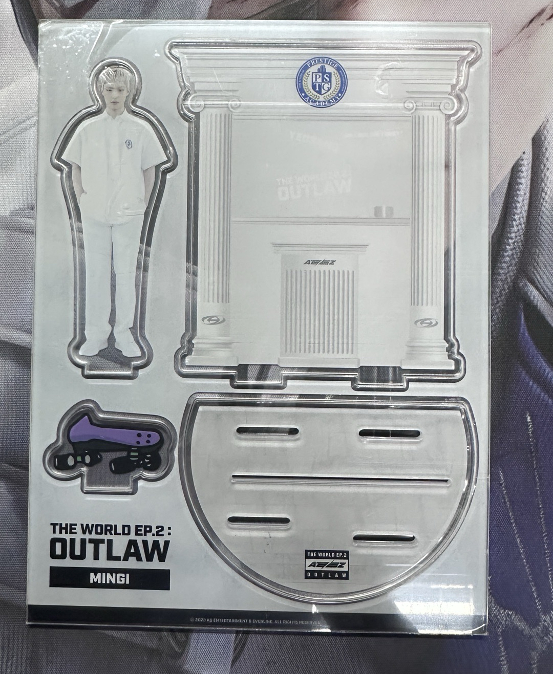 旼琦 OUTLAW 立牌 OFFICIAL MD