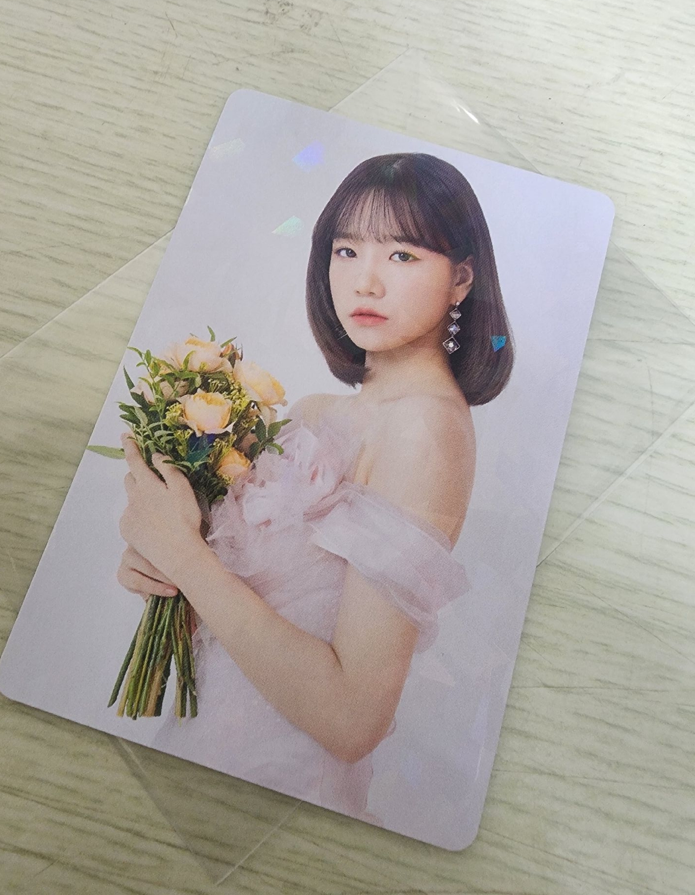 IZ ONE曹柔理 捧花閃卡