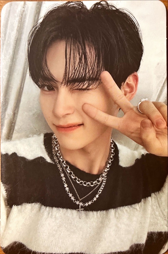 zb1成韓彬出道專專卡 條紋比耶