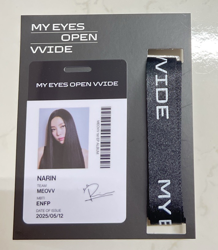 MEOVV 台北快閃店識別證（無小卡無sooin ）