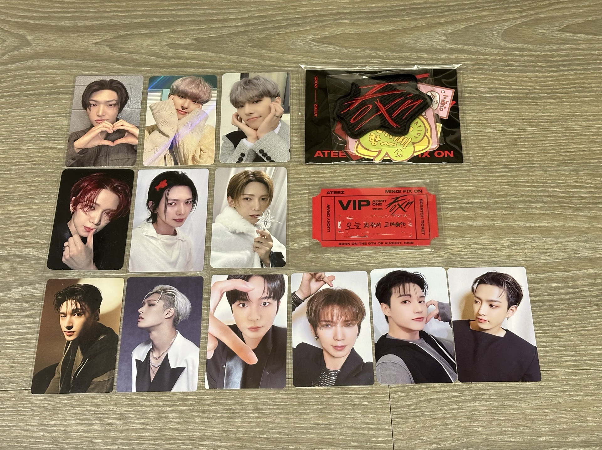 Ateez小小盤（有快閃店布徽章貼紙組）