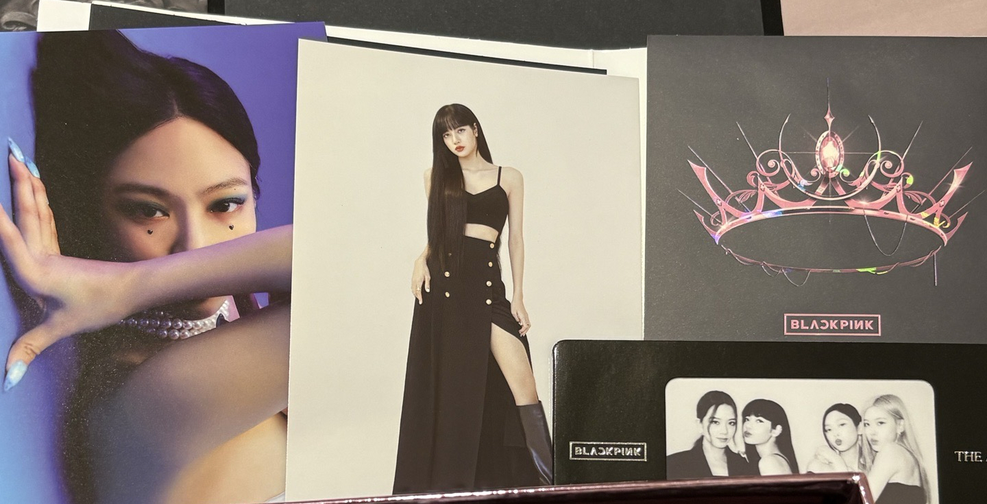 折疊海報+膠片卡+大卡x2（妮+莎）