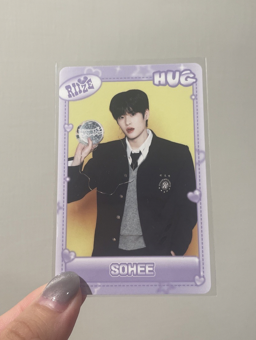 HUG 隨機卡包 Sohee