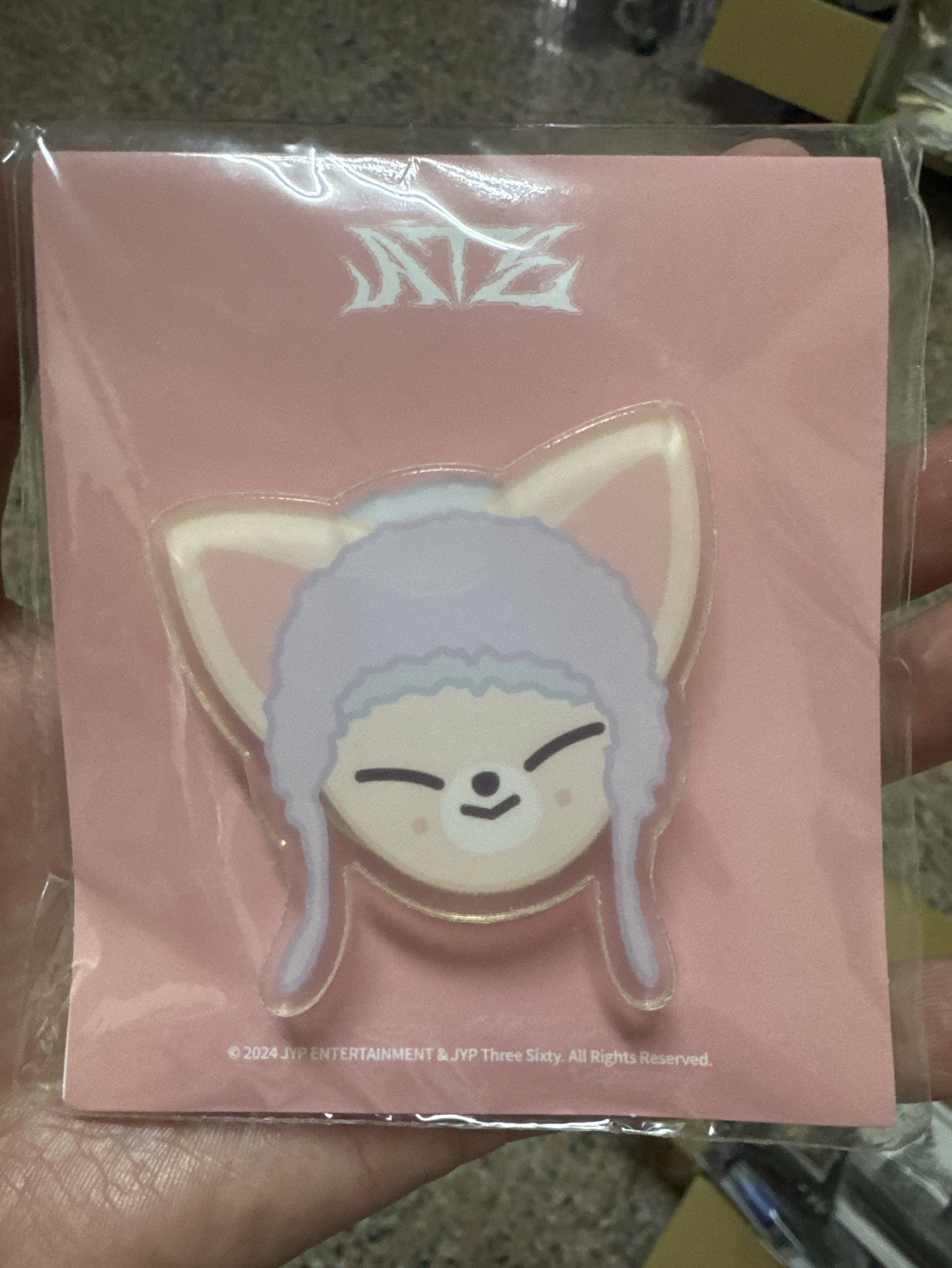 手機支架（未拆）買即贈隨機寅小卡