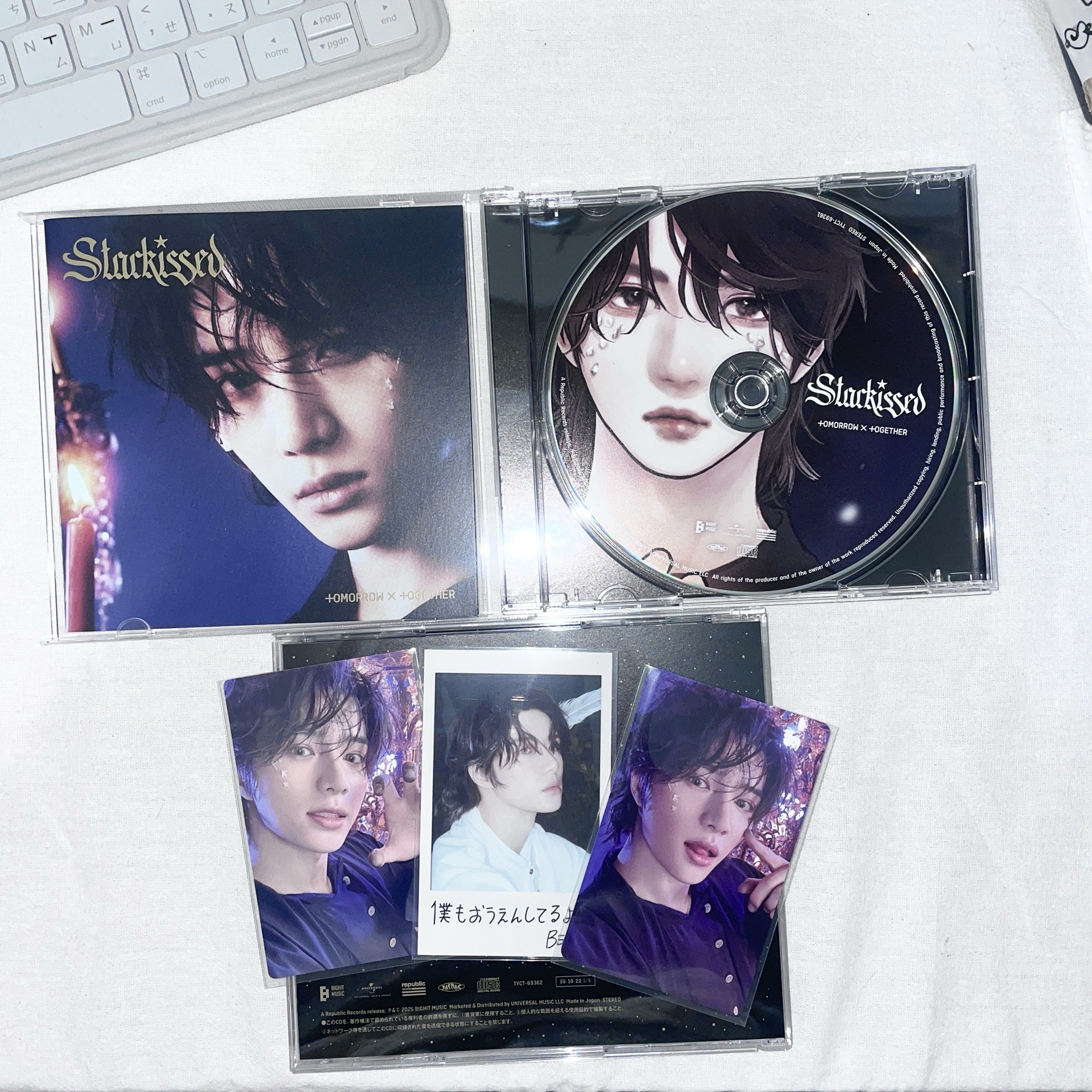 （第二排中間）𝙎𝙩𝙖𝙧𝙠𝙞𝙨𝙨𝙚𝙙 環球特典卡 + 自拍卡C + 拍立得 + 圭單封550