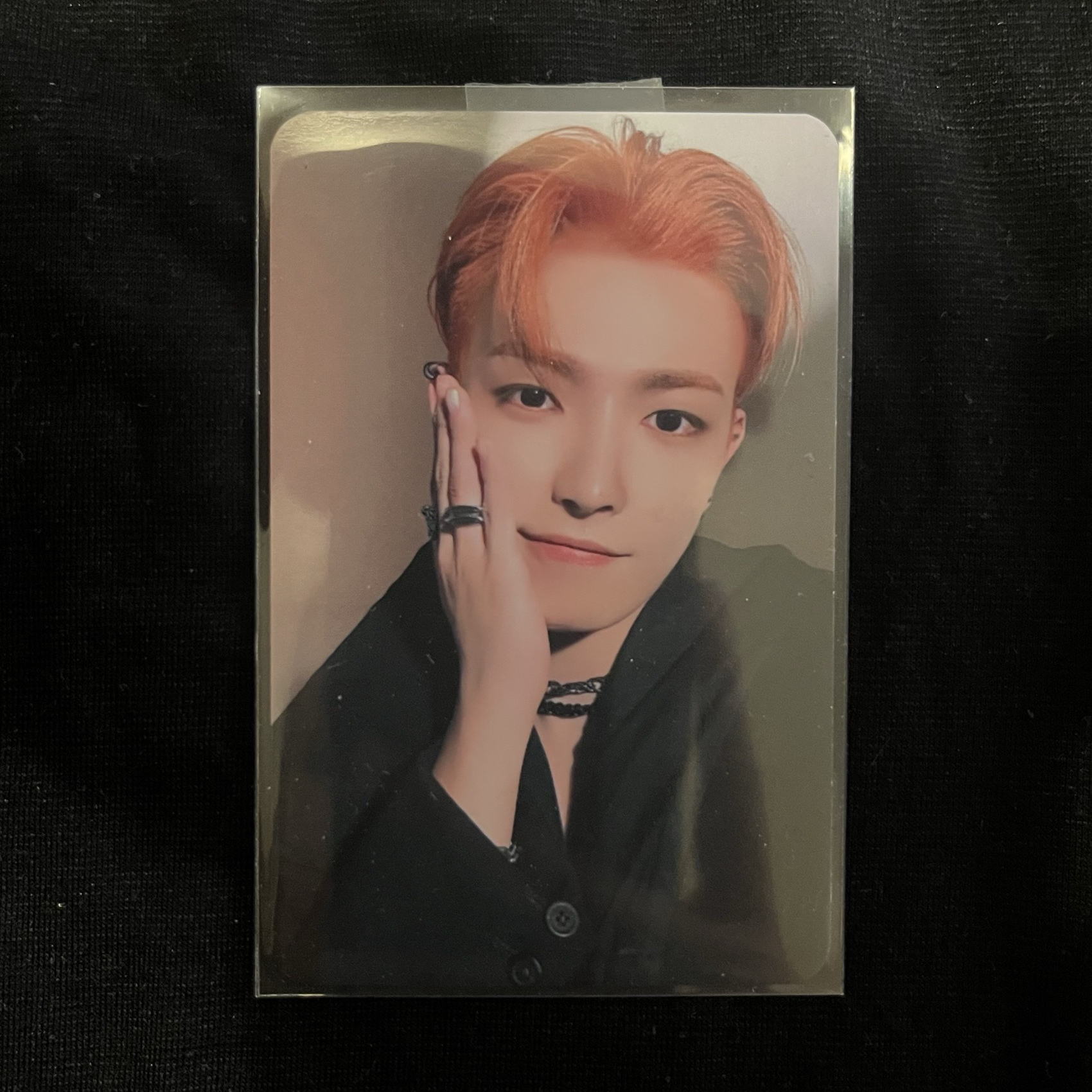 ateez 弘中摸摸臉皮膚很好